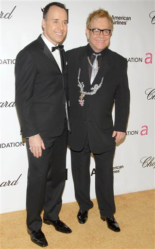 Illustration for article titled Tinseltown Got Glittery And Gay For Elton John's Oscar Party